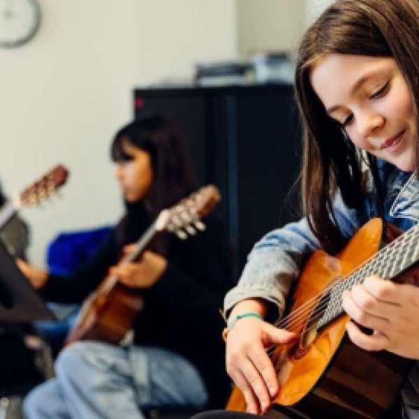 KHÓA GUITAR ĐỆM HÁT – INTERMEDIATE (TRUNG CẤP)